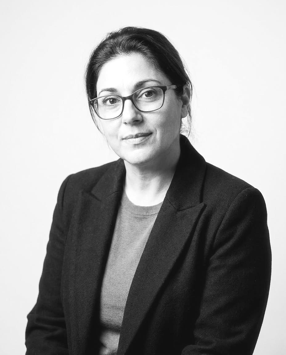 Ejemplo de Foto de autor para libros y prensa con IA — estilo Editorial B&N Suave, por Maribel Server