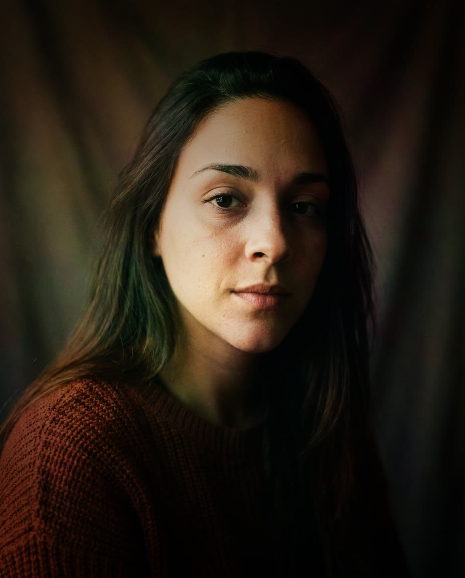 Retrato profesional con IA en estilo Film Grain 35mm — ejemplo 6 sobre un rostro distinto, por Maribel Server