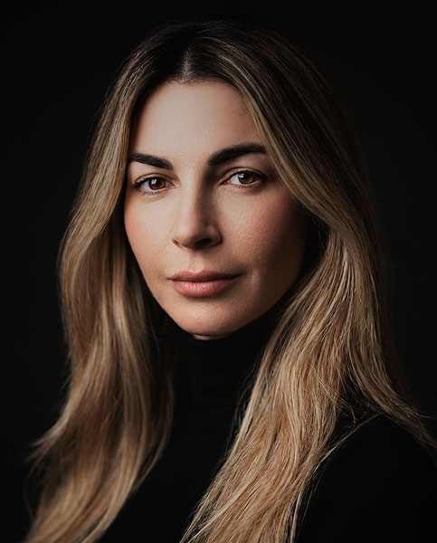 Ejemplo de retrato profesional con IA en el estilo TEST — diseñado por Maribel Server